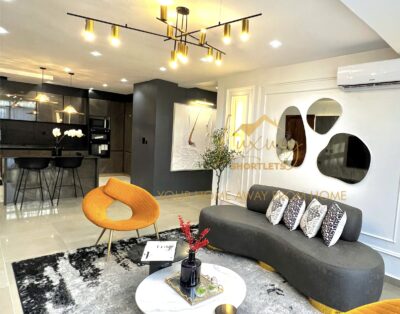 Chic 3 Bedroom Apartment with ps5 games, Balcony, Open Plan Kitchen and Swimming pool