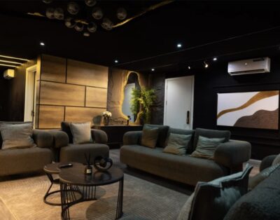 Noir Themed 3-bedroom apartment with Snooker Board, Swimming pool and Bathtub