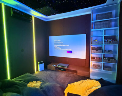 Unique and beautiful 2 bedroom apartment with cinema room and sit out.